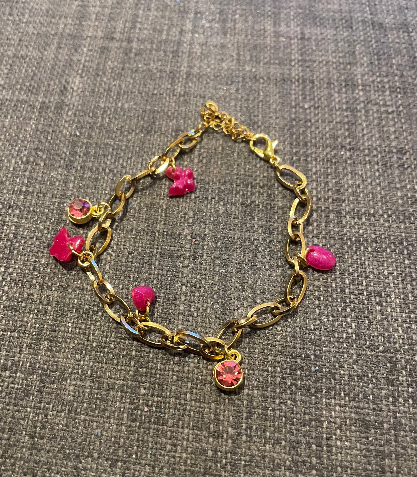 Armbandje met geboortesteen bedels