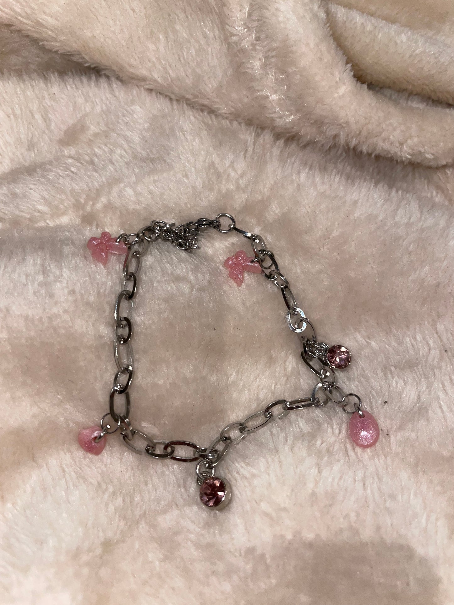 Armbandje met geboortesteen bedels