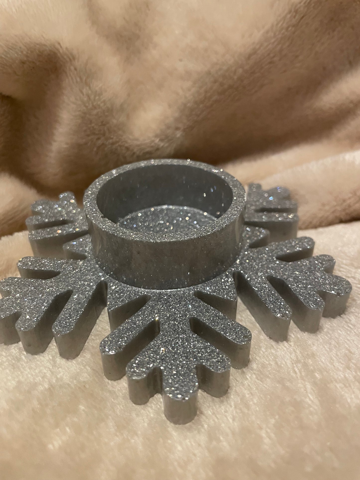 Ice crystal tea light holder