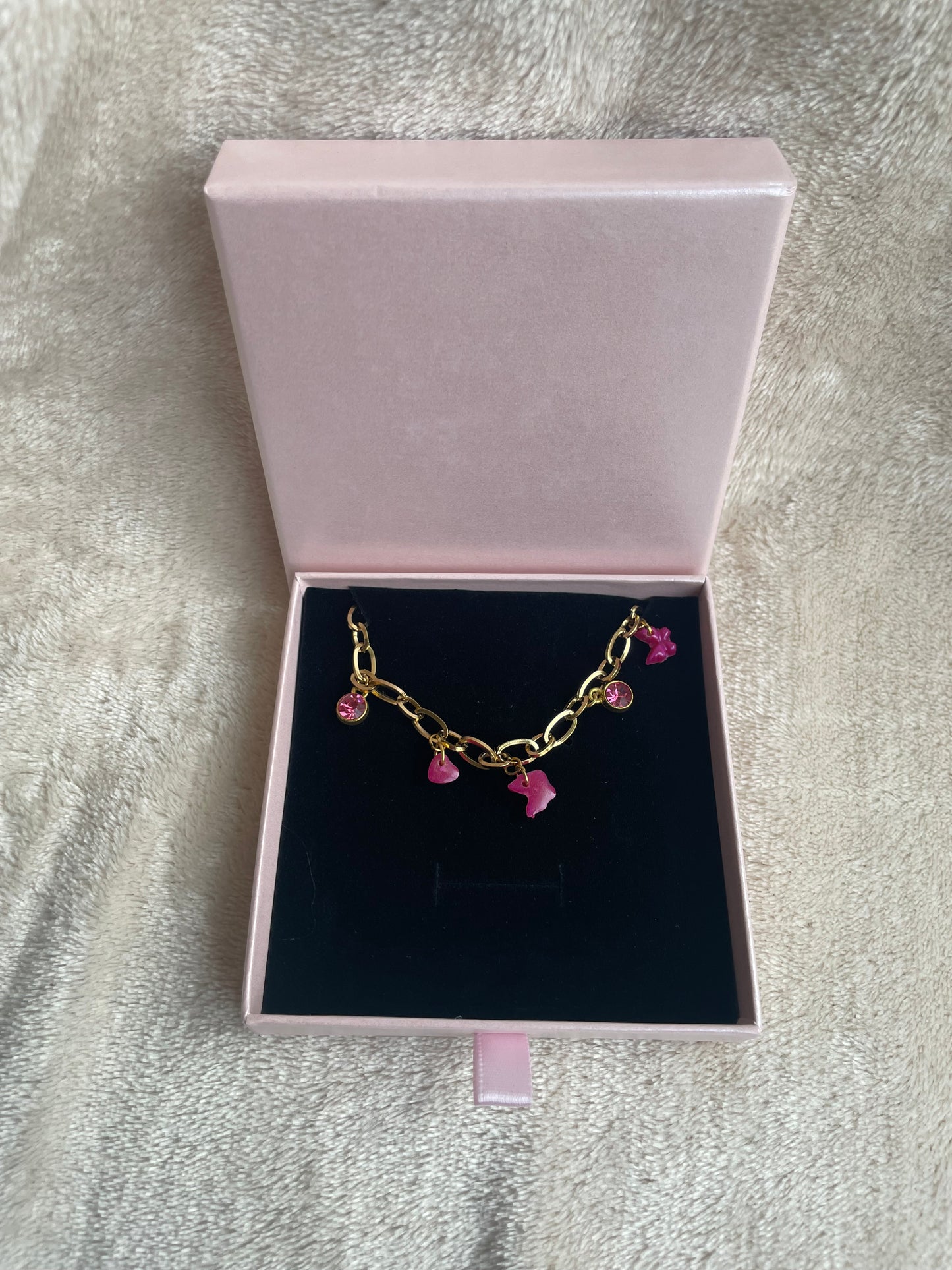 Armband met geboortesteenbedels en cadeauverpakking