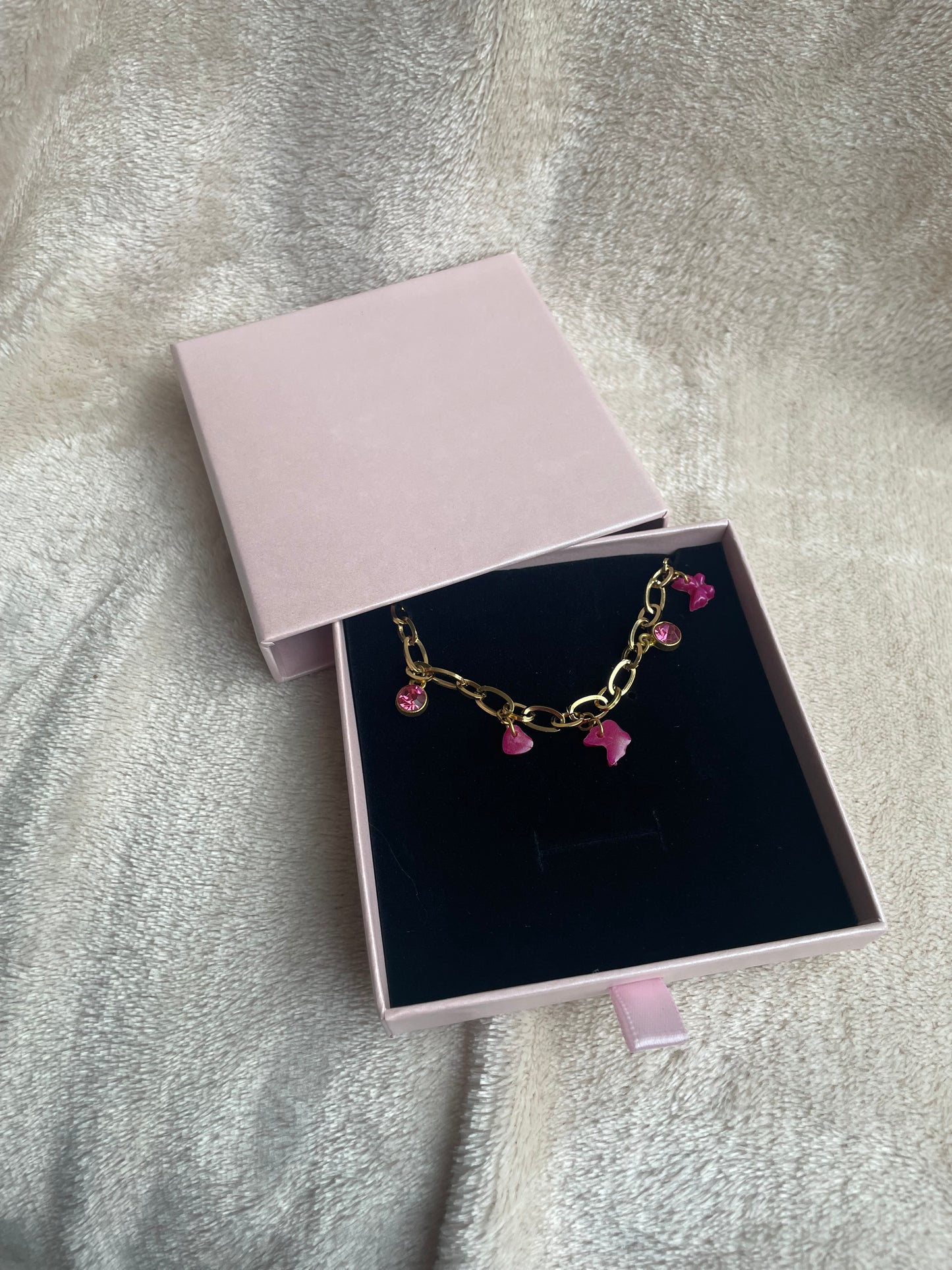 Armband met geboortesteenbedels en cadeauverpakking