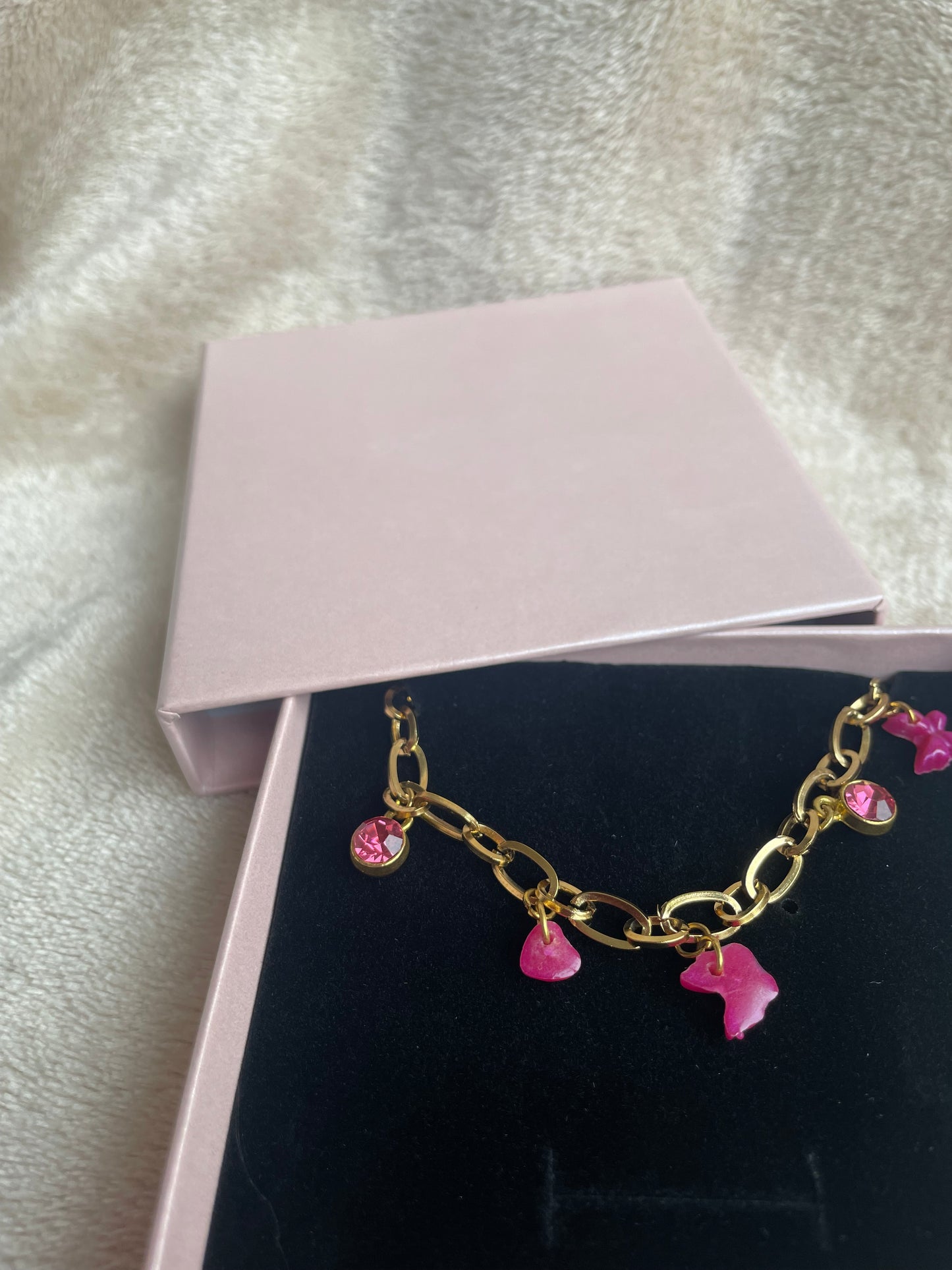 Armband met geboortesteenbedels en cadeauverpakking